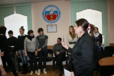 Модератор дискуссионного подиума-Сотникова Екатерина. День молодого избирателя в облизбиркоме.