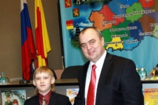 В.Н.Песенко с победителем И.Костровым...