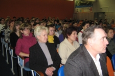 Наставники и учащиеся - зрительный зал переполнен.