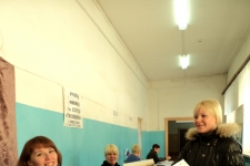 На избирательном участке меня встречают все радушно!