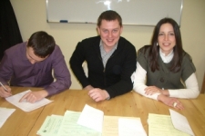 Жюри подписывают решение по итогам Олимпиады.