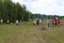 организаторы фиксируют передвижение каждой команды