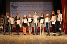 Победители Олимпиады с руководителями облизбиркома.