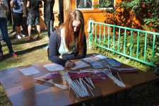 Калининский район. Участники заполняют анкеты.