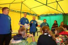 Молодежная комиссия проводит игру среди участников форума