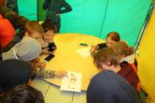 Участники форума соревнуются в интеллектуальной игре